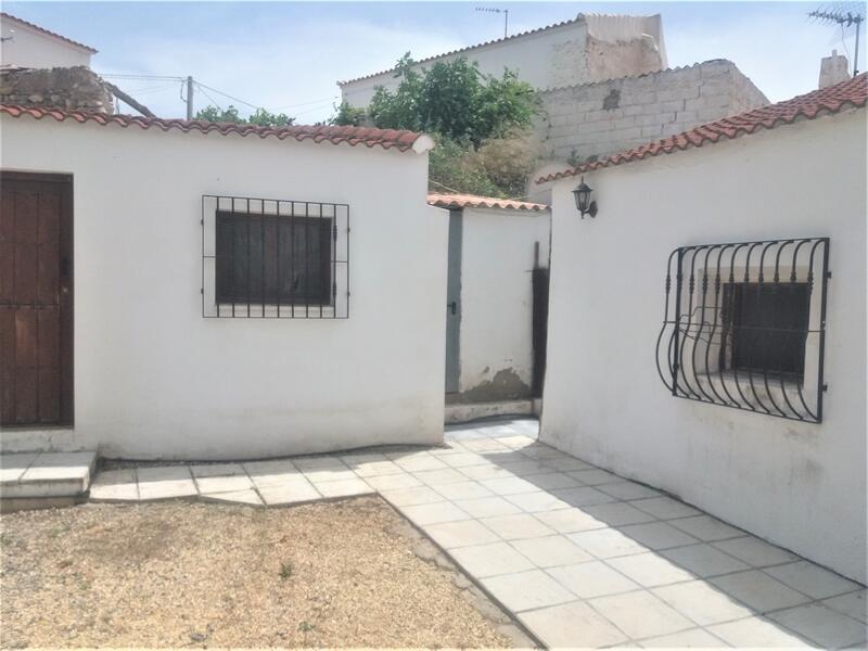 130-1148: Cortijo: Traditional Cottage for Sale in Arboleas, Almería