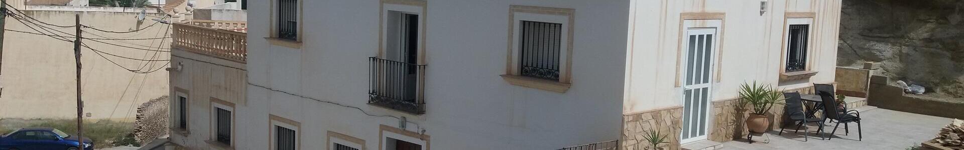 130-1246: 4 Bedroom Cortijo: Traditional Cottage for Sale
