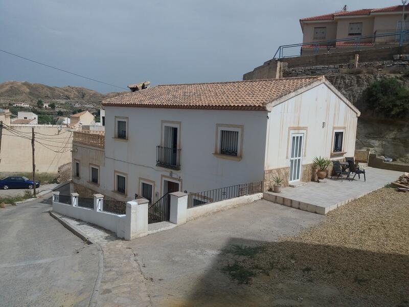 4 Bedroom Cortijo: Traditional Cottage