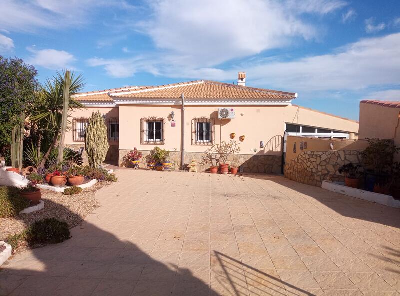 130-1390: Villa for Sale in Arboleas, Almería