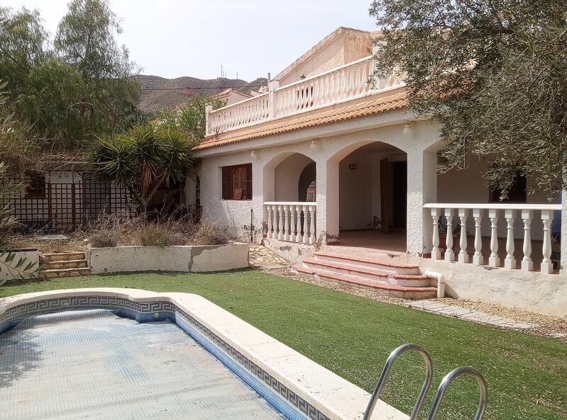 5 Bedroom Cortijo: Traditional Cottage