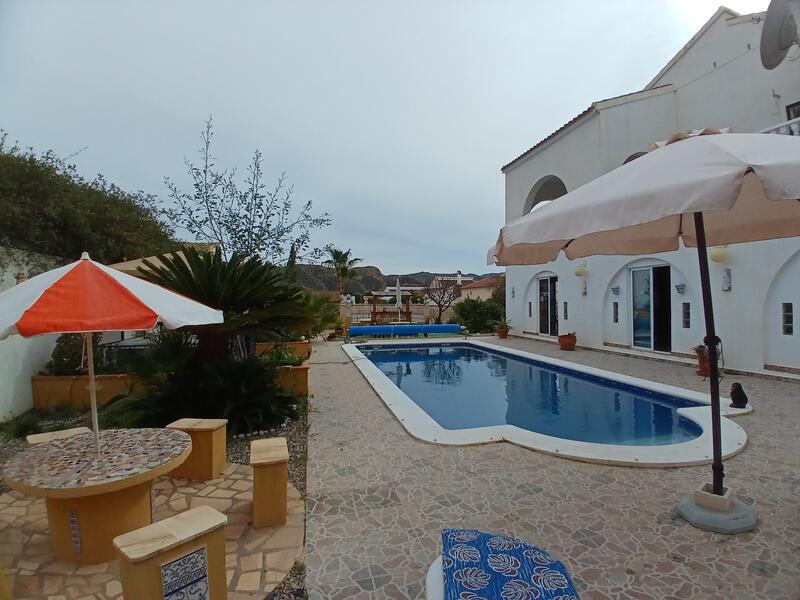 130-1483: Villa for Sale in Arboleas, Almería