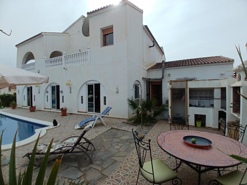 130-1483: Villa for Sale in Arboleas, Almería