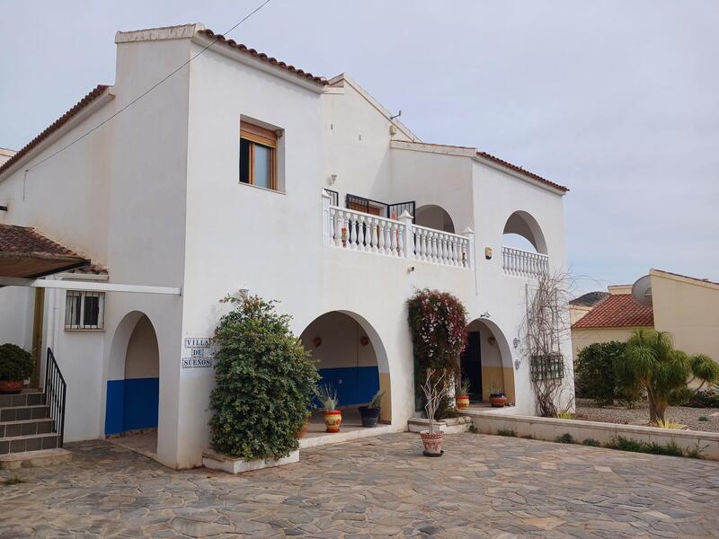 4 Bedroom Villa